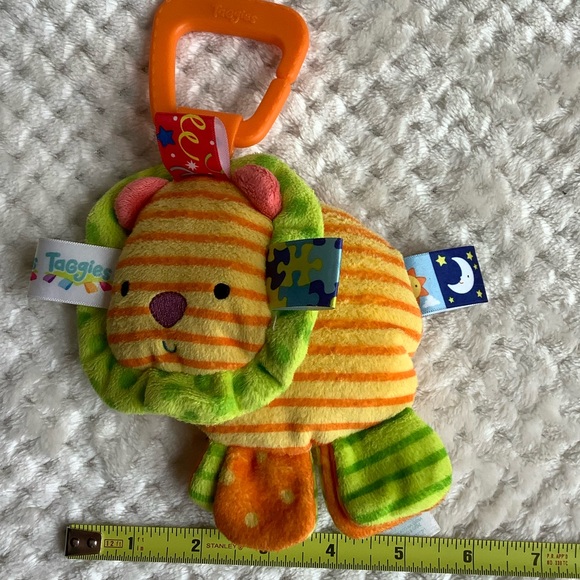 Taggies Plush Lion Squeeze Squeaker Hanging Stuffed Animal Toy - Picture 4 of 9